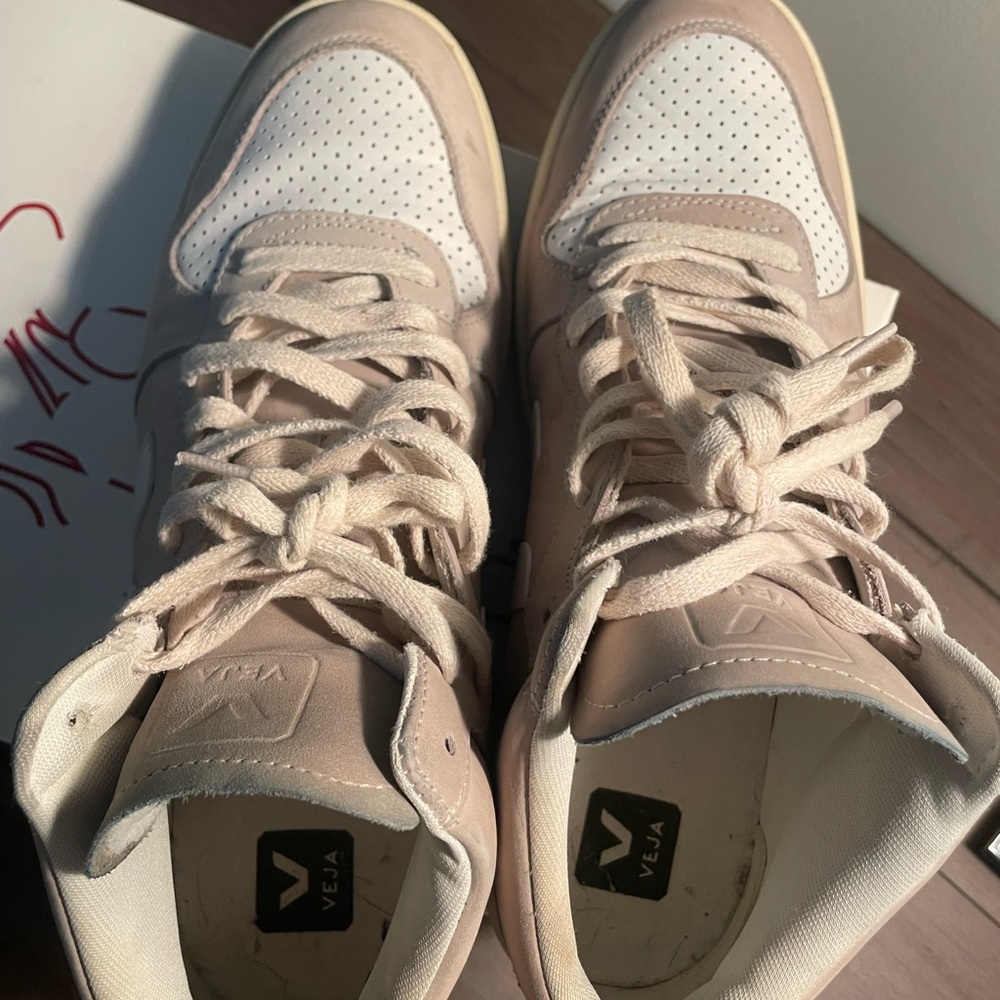 Veja Men’s HighTop Sneakers - US 11 - Picture 5 of 5